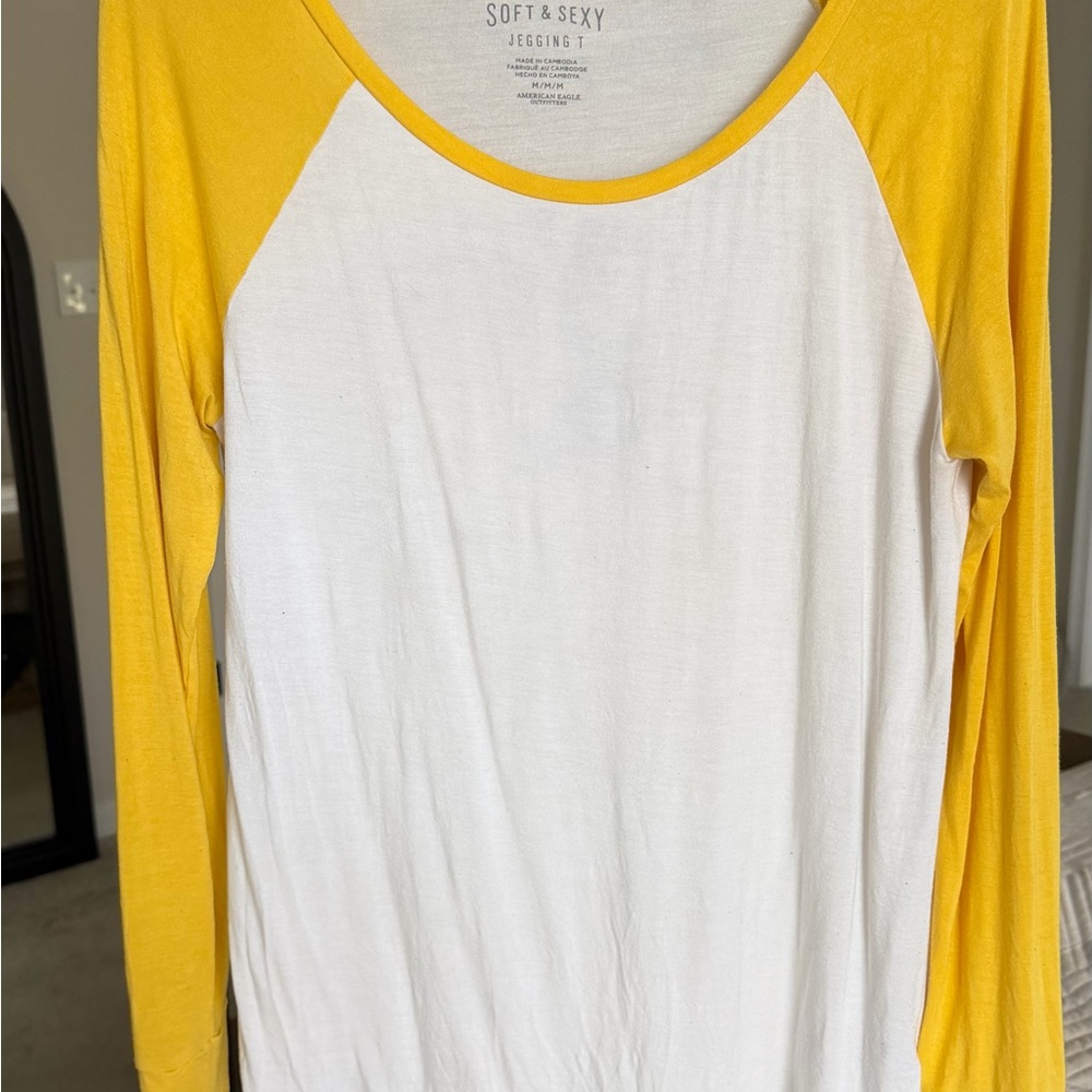 AEO Yellow and White Women's Jegging T